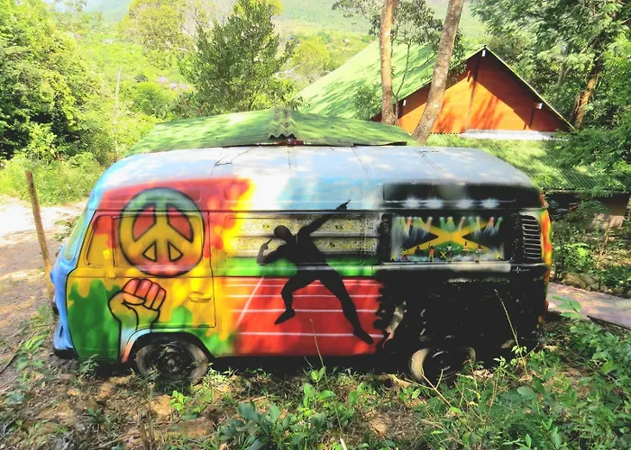 Kombi Hostel Camping